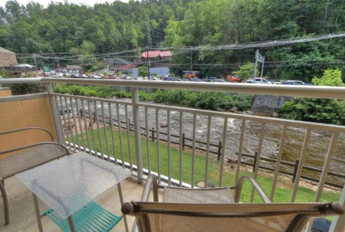 Hotel River 2*