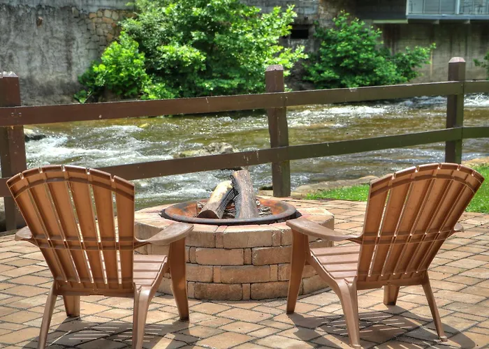 Gatlinburg River Inn